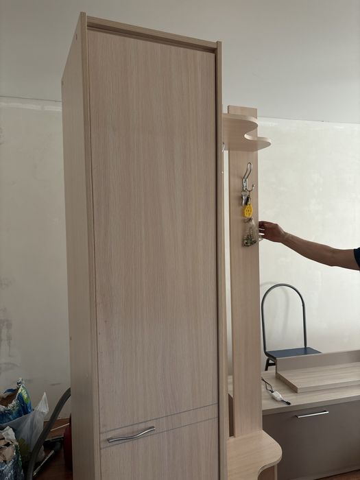 Продам прихожку шкаф