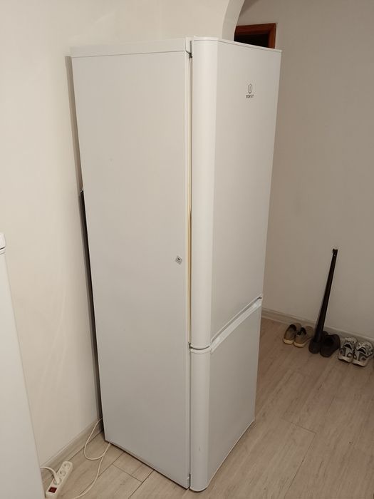 Холодильник Indesit BIA 18 белый
