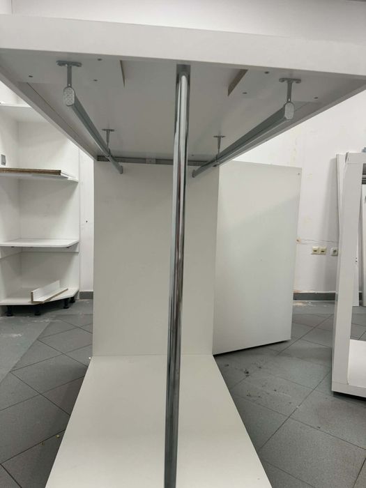 Щендер за дрехи / Стелаж за дрехи за магазин