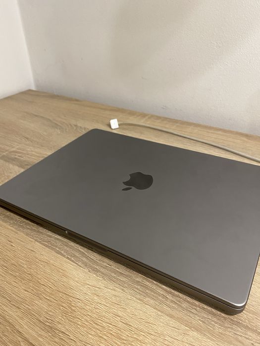 MacBook Pro 14" M1 Pro / 16 ГБ / 512 ГБ SSD