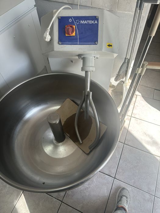 Продается тесто мешалка