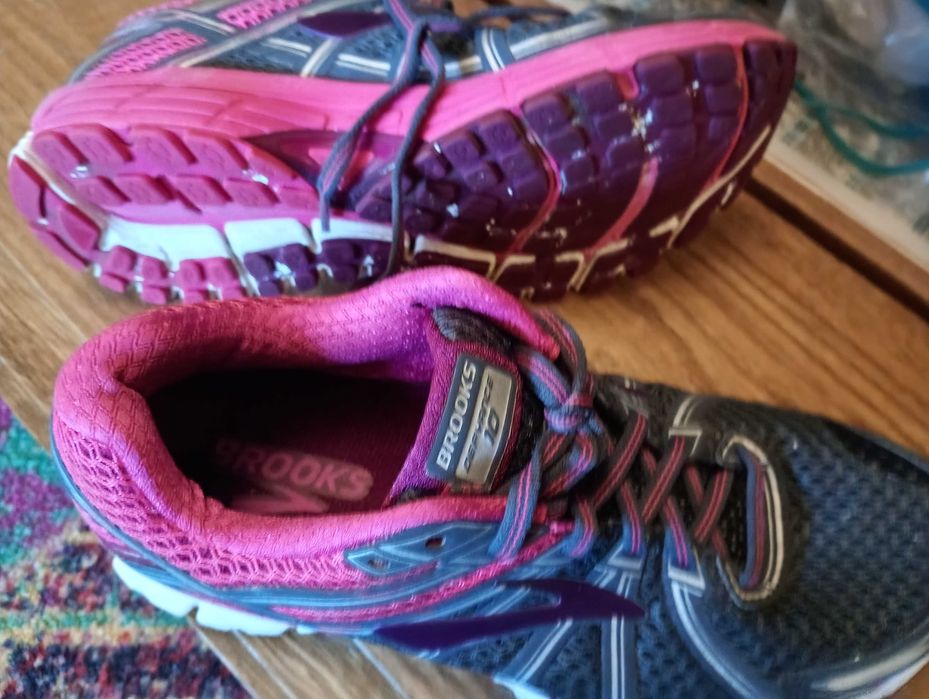 Маратонки Adidas Asics Nike Hoka