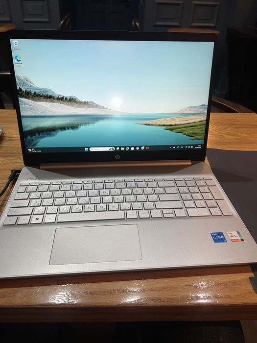 ноут бук hp (обсолютно новый)