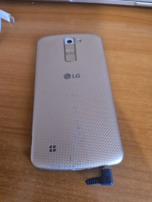 Продам нерабочий телефон смартфон. LG K10