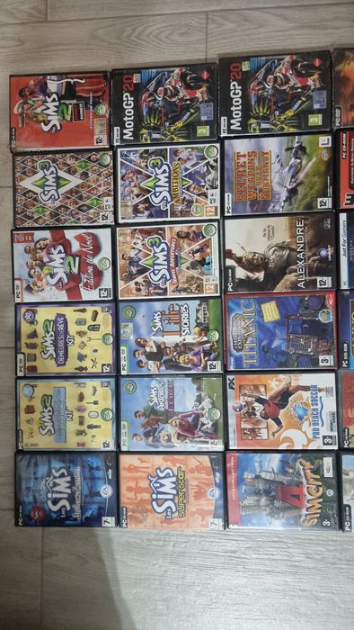 Mafia , Moto GP ,etc..jocuri  pe CD ,multe titluri  ,raritati  colorate