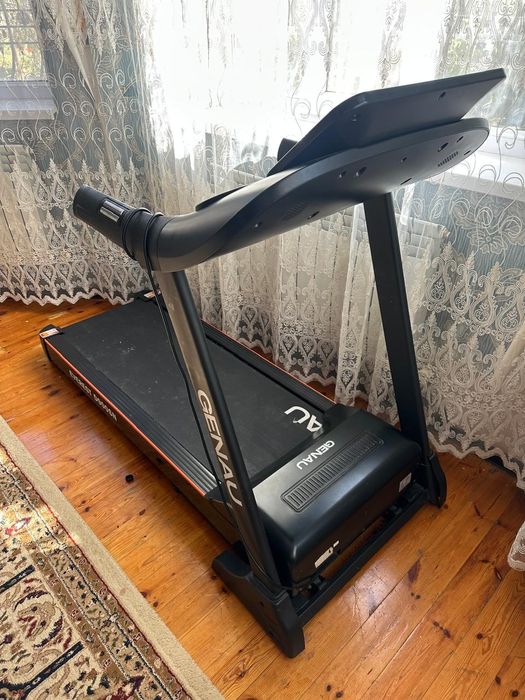 Беговая дорожка, тренажерная