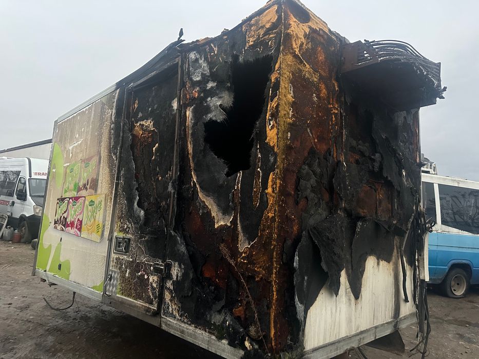 Хладилен фургон от ивеко за лек ремонт