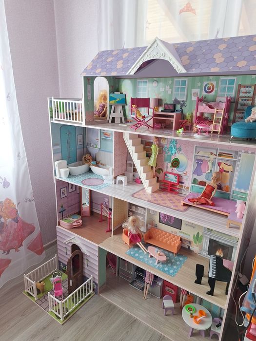 Обзаведена къща за кукли