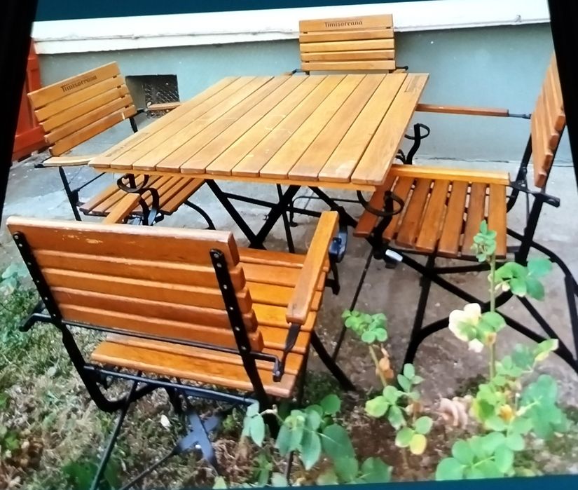 Masă cu 4 scaune pliabile