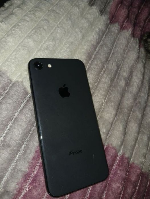 продам iphone 8.