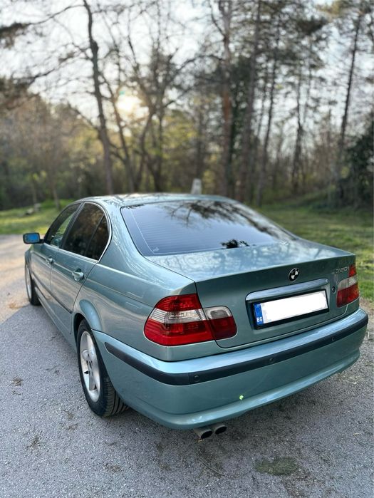 Автомобил BMW 320i
