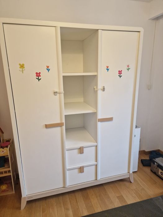 Dormitor bebe/copil - pat, dulap, comodă, etajeră, stare excelenta