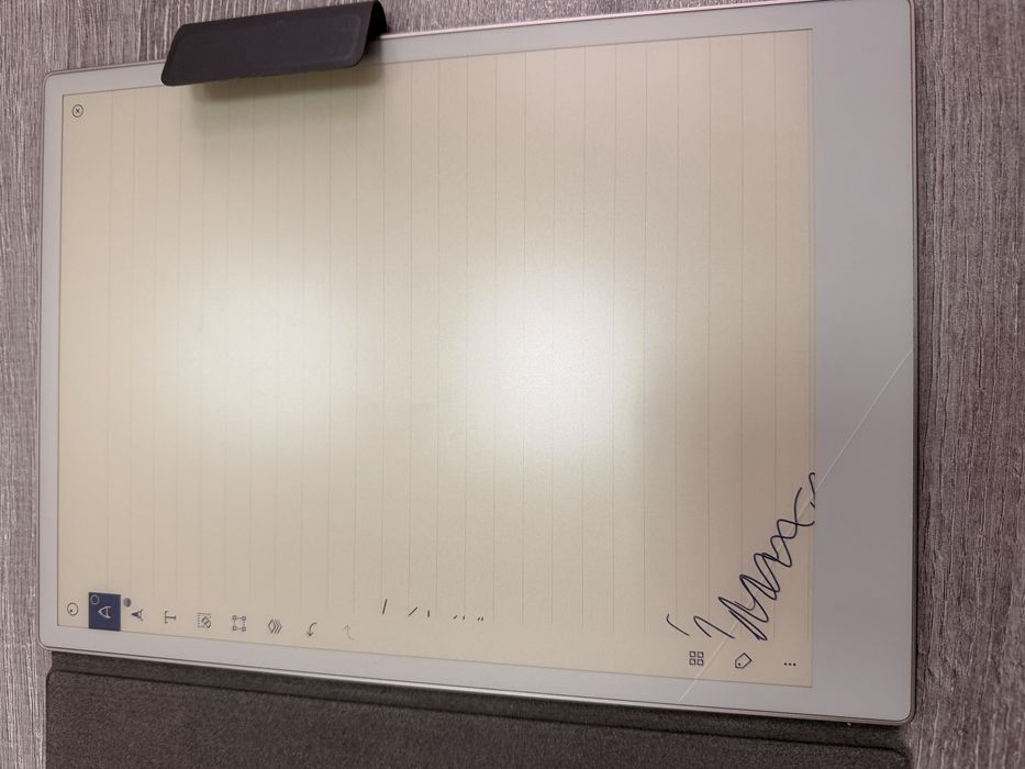 reMarkable Paper Pro – funcțional, cu mic defect estetic + pen nou