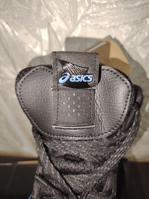 Продам кроссовки Асикс