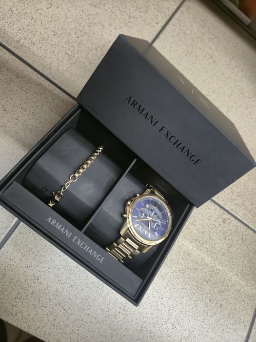 Часовник armani exchange