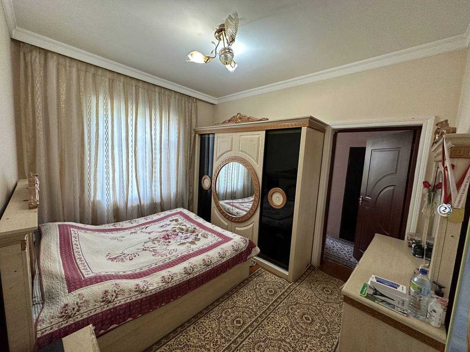 Уй (участка) сотилади. 2 каватли, 9 та хона, 6 сотих