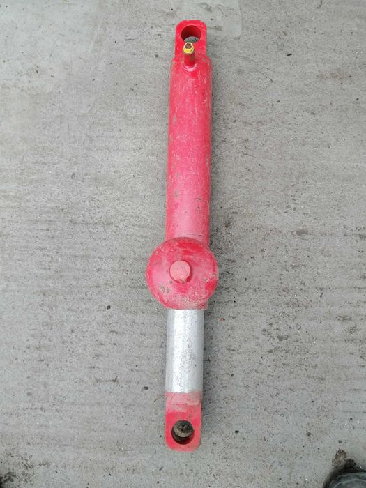 se vinde cilindru hidraulic