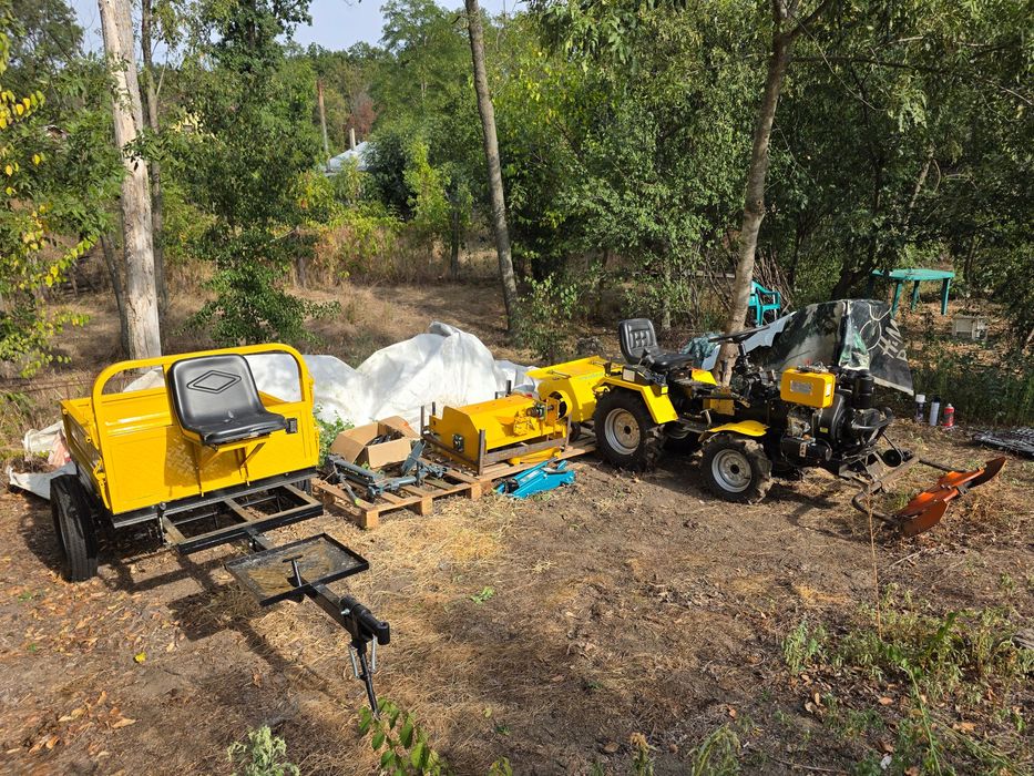 Motocultor 4X4 cu accesorii de grădină