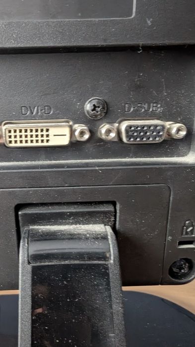 Продавам монитор LG