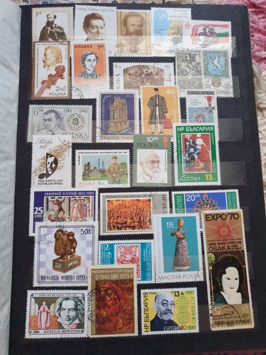 Продавам класьор с марки.