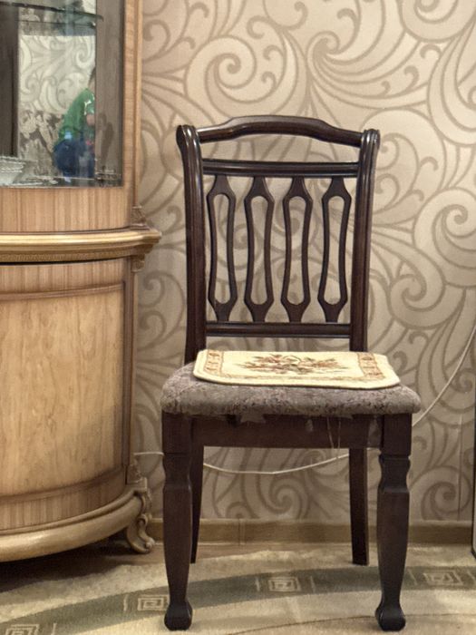 Продам стол срочно