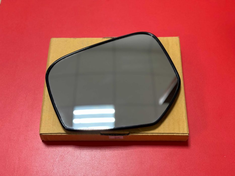 Накладки зеркала (оригинал) на Mitsubishi L200