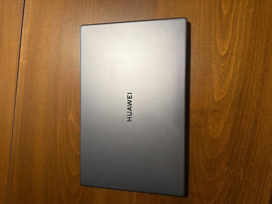 Продавам: Лаптоп Huawei MateBook D 15 (Intel Core i3)
