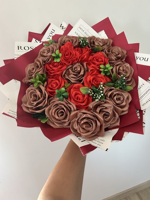 Buchet elegant, realizat manual, din 19 trandafiri din panglică