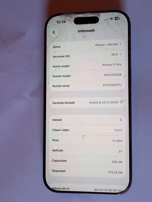 Vand iphone 17 pro cu sticla de la display sparta ( nu afecteaza functionalitatea)