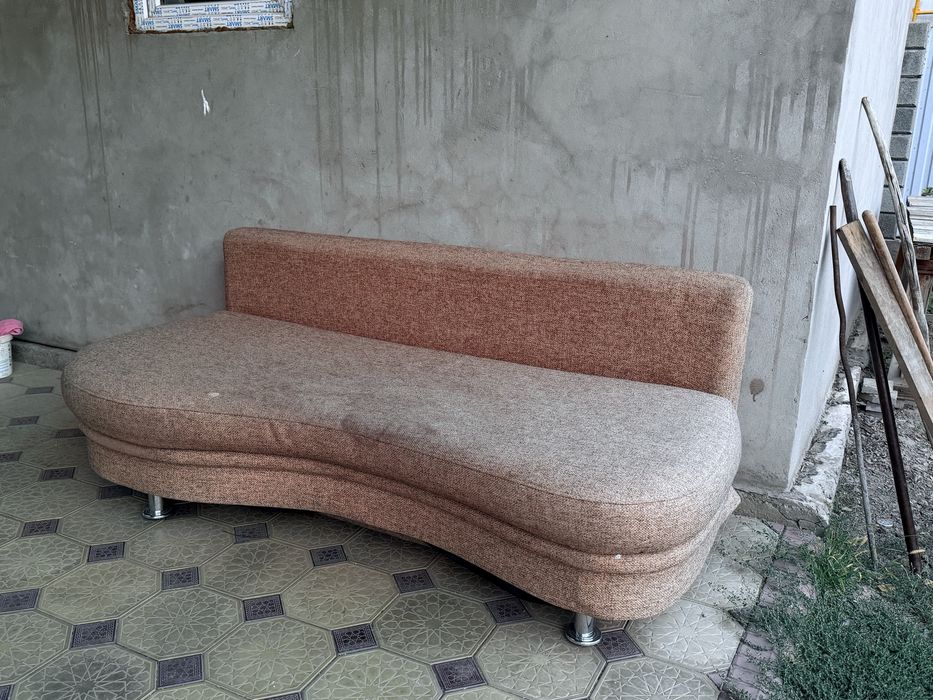 Диван.