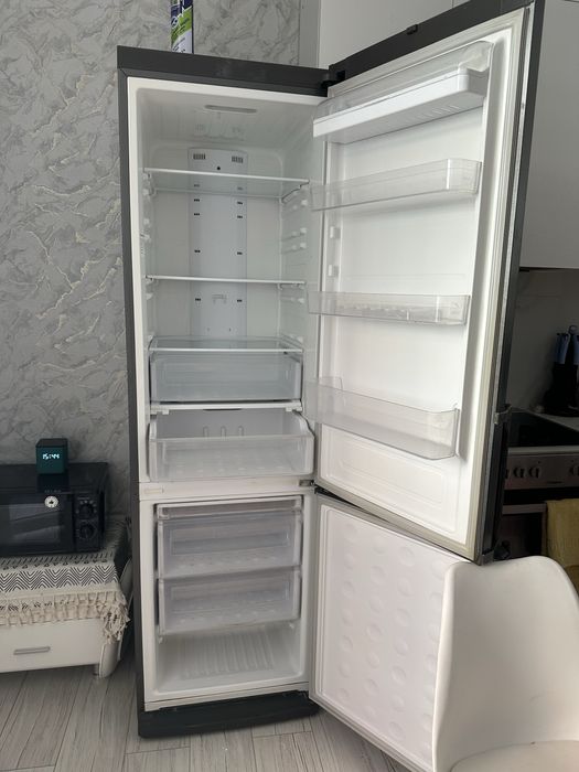 Продам холодильник Samsung RL44ECSW
