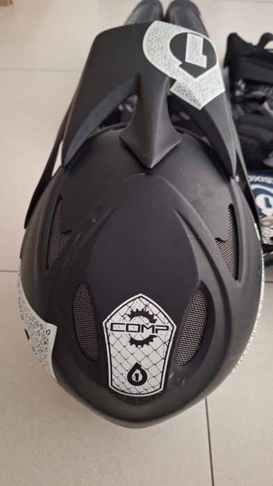 Vand echipament Downhill Freeride Enduro Alpine Stars  Sixsixone