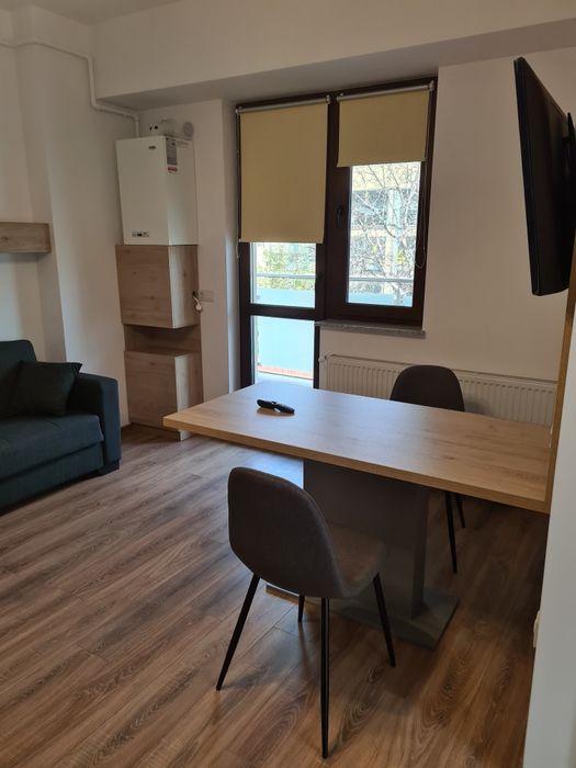 Inchiriez apartament central cu 3 camere si loc de parcare subteran