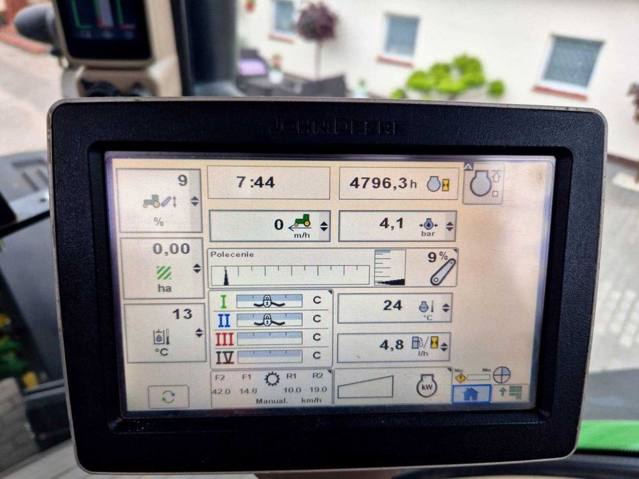 John Deere 8260R