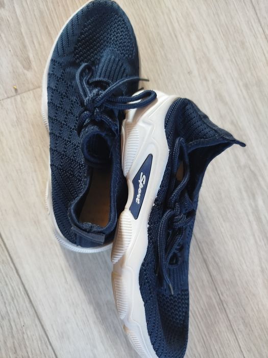 Продам детские вещи и кросовки