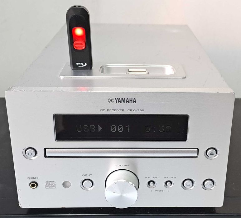 Amplificator Yamaha CRX-332 CD Receiver USB Dock iPod Sub Out Argintiu