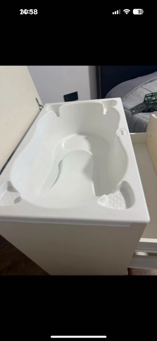 Vând pătuț bebe din lemn+comoda cu sertare și cădita