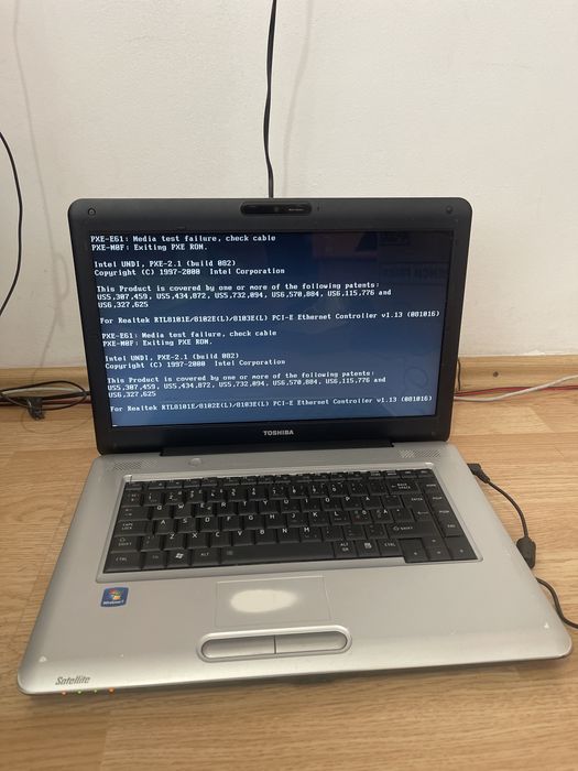 Laptop Toshiba Satellite L450 ( incomplet, pentru piese )