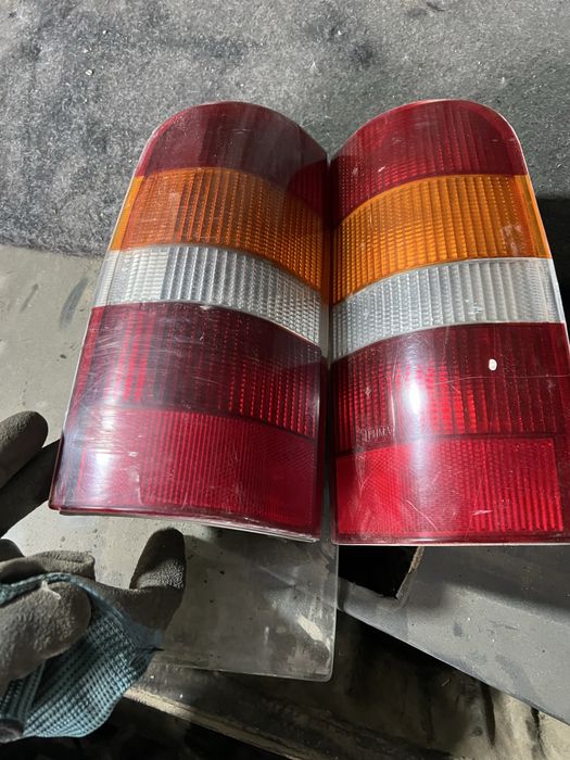 фонарь габаритный для форд курйера 1999