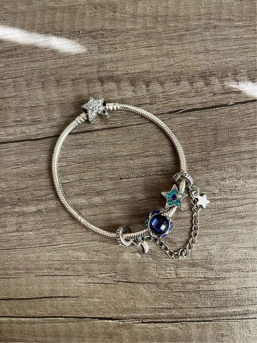 Гривна с талисмани