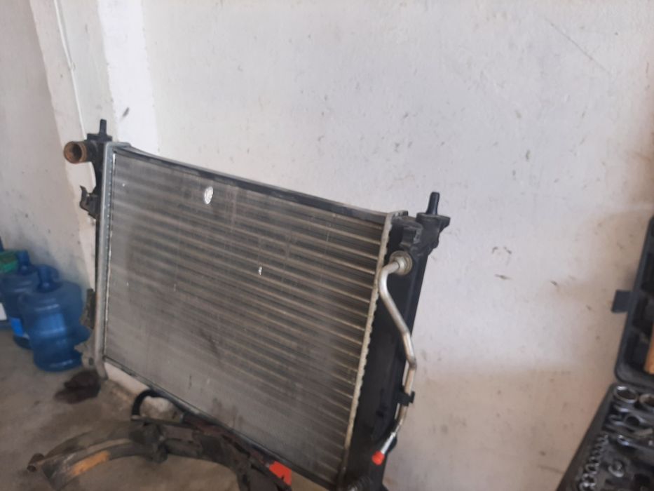 Продаю Б/У Радиатор на авто ГРАНТА