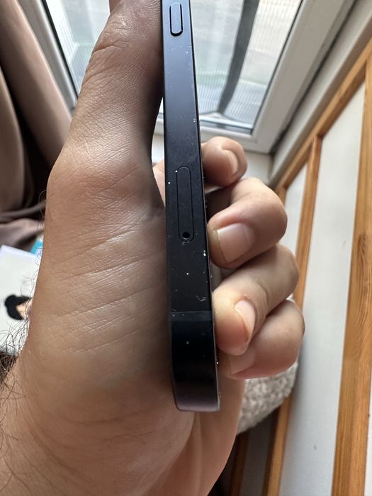 Продавам iPhone 13 128 GB Midnight
