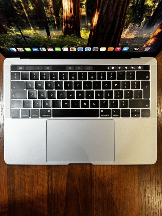 Macbook pro sotiladi
