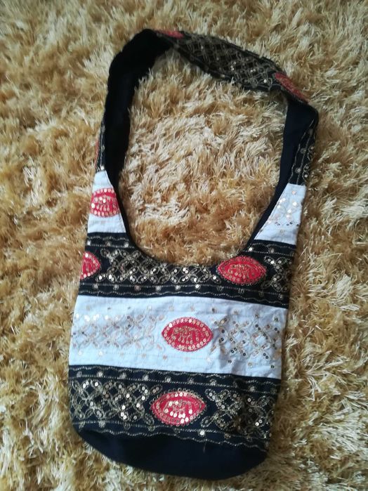 Лятна чанта от плат, везана с пайети, нова.
