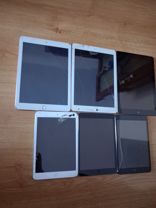 Ipad-uri diferite modele defecte