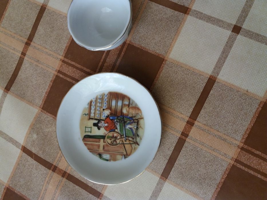 Мини сувенирна чашка,купена от Лондон през 70-те години