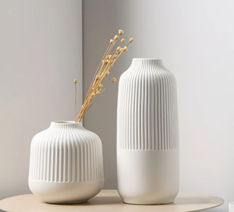 Набор белых керамических ваз