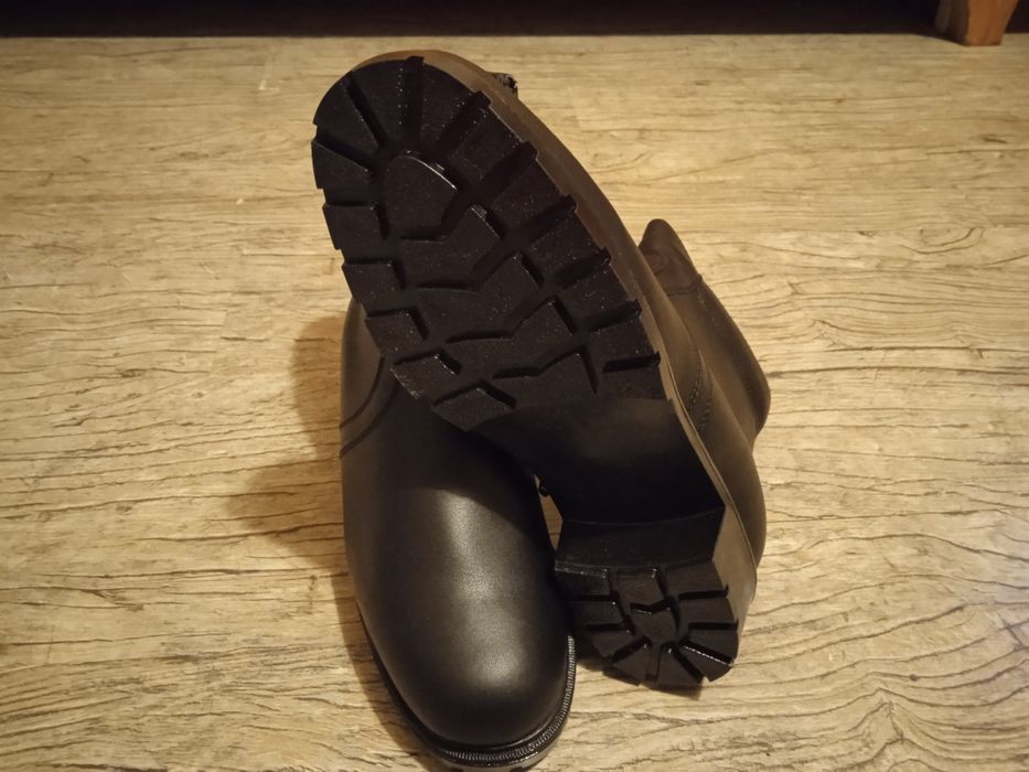 Нови кожени боти