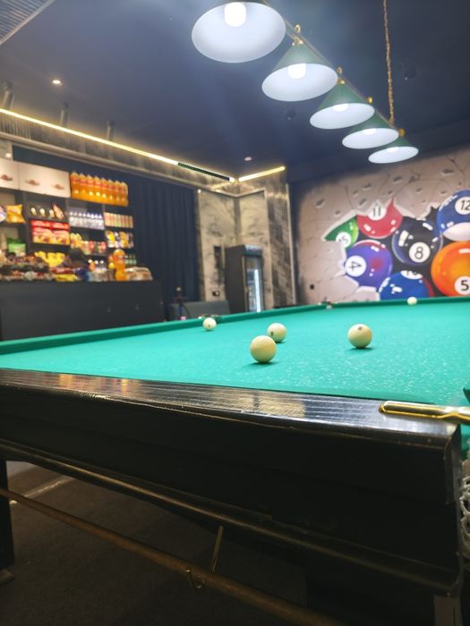 Бильярдный стол сотилади