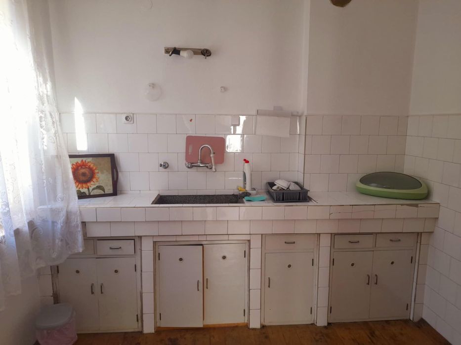 Дава се под наем Етаж от къща в Троян - 10 кв.м за 204 € - Снимка #1